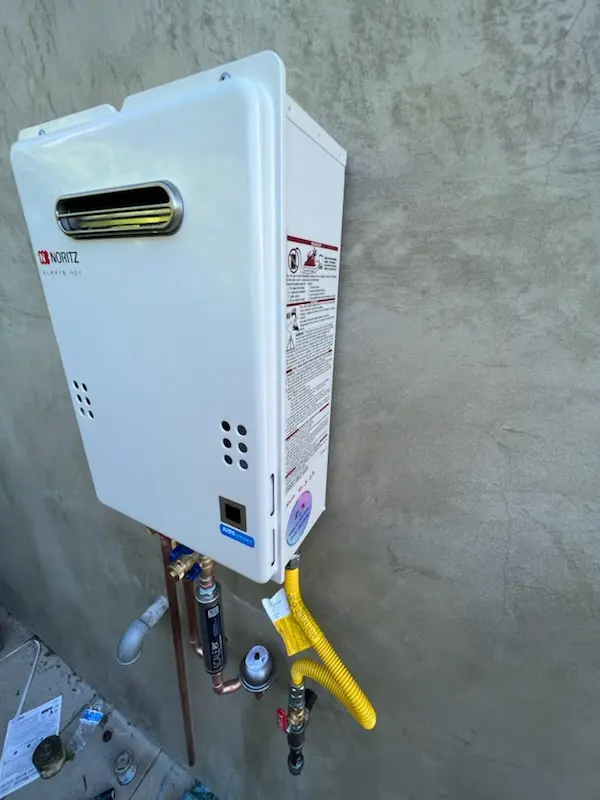 Tankless water heater installation for Calwa homes